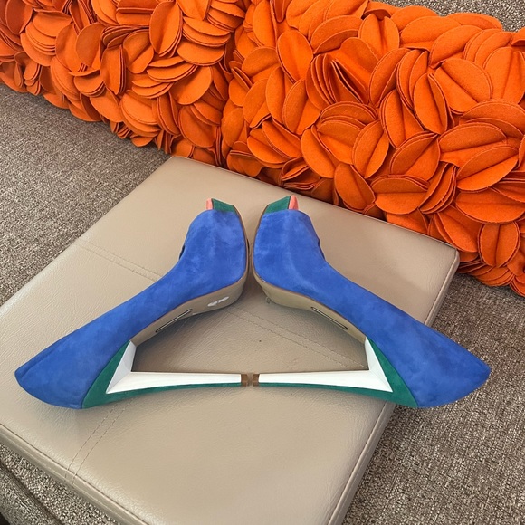 ❣️Boutique 9 Color Block Leather Pumps❣️ - Picture 6 of 10